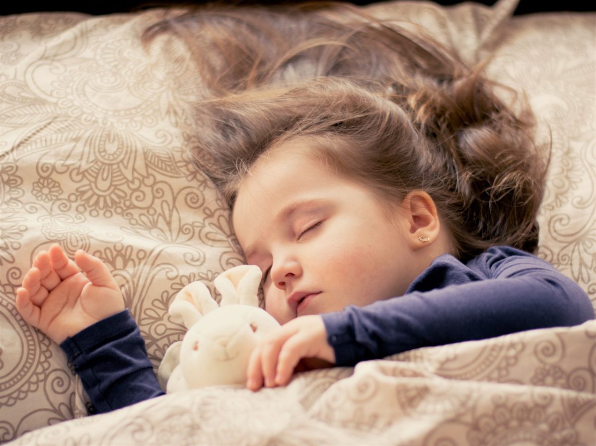Comment aider votre enfant et lui apprendre à bien dormir ?